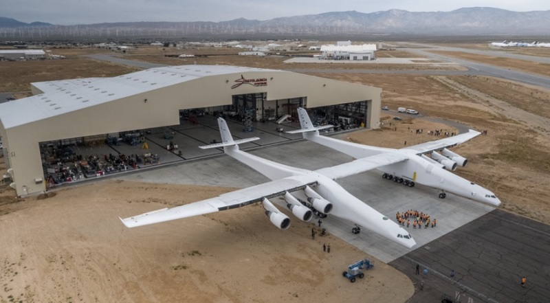 stratolaunch-rollout_kykesx.jpg
