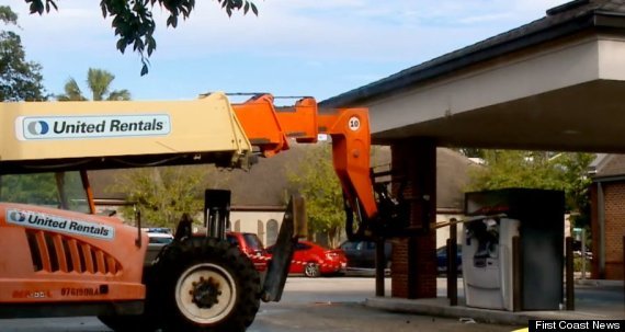 o-STOLEN-FORKLIFT-ATM-570_odpgmg.jpg