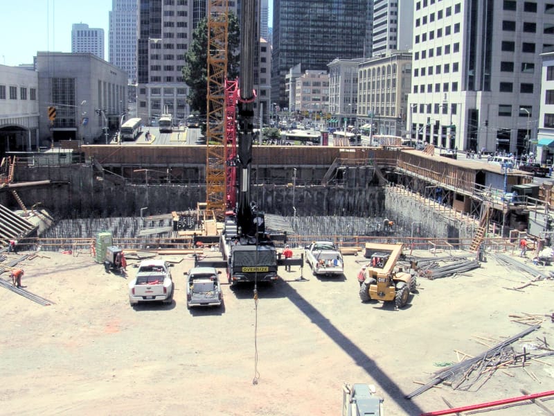 Millennium_Tower__SF__under_construction_in_June_2006_5_June_2006a_srto4c.jpg
