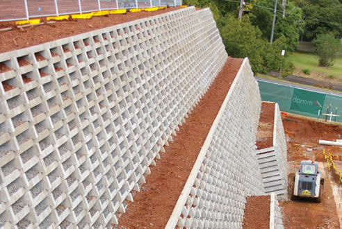 Modified spider provides steep-slope solution for roadbuilding -  constructconnect.com