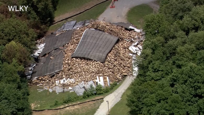 urn-publicid-ap-org-f161ea4a12df405ea2652eb16caa2b10Bourbon_Warehouse_Collapse_87562-780x439_r96ru4.jpg