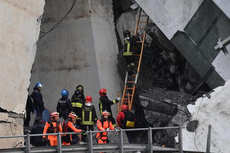 genoa-bridge-collapse-24_hmdlpb.jpg