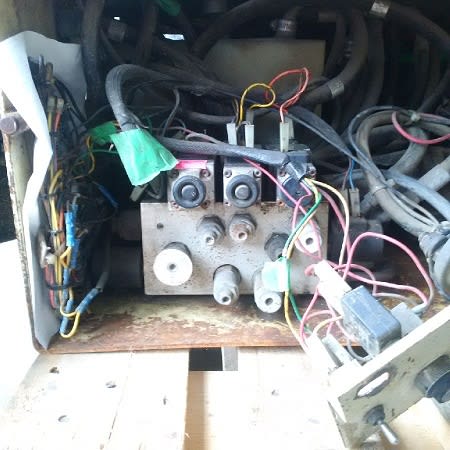 JVG_1432_hydraulics_control_box_-_small_x5gz60.jpg