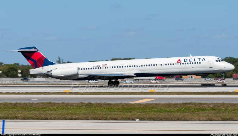 DC-9-88_or_MD88_hackme.jpg