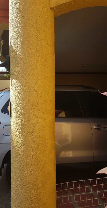 column_hairline_crack_gxxpij.jpg