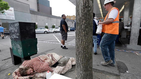 street_living_ddgubx.jpg