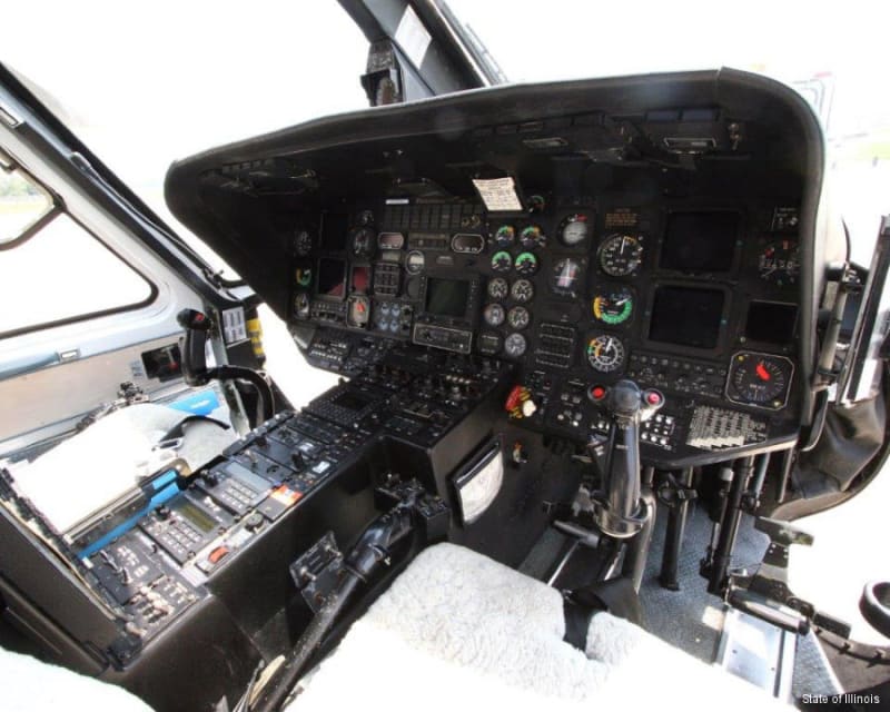 s-76b_n761ll_cockpit_rgw69u.jpg
