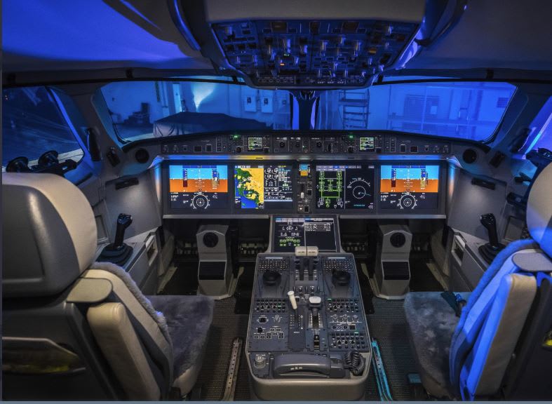 b737 max 8 cockpit