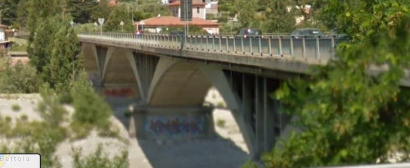 bridge_crack1_v33pry.jpg
