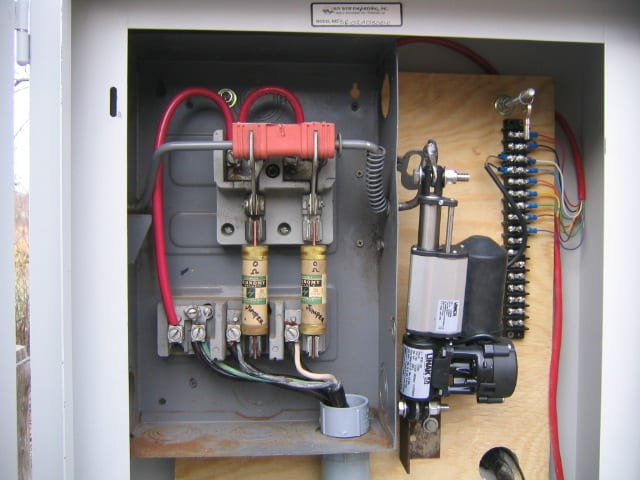 Roys_box_innards1_woqycw.jpg