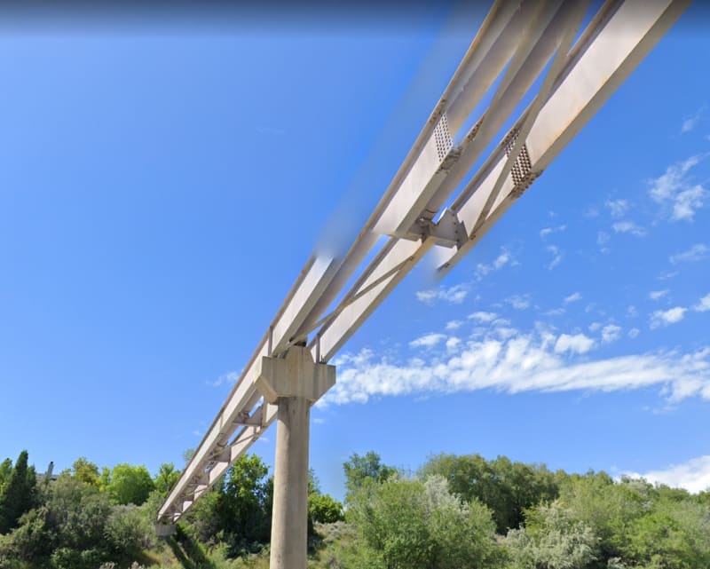 pipe_bridge_over_215_2_w3qzvh.jpg