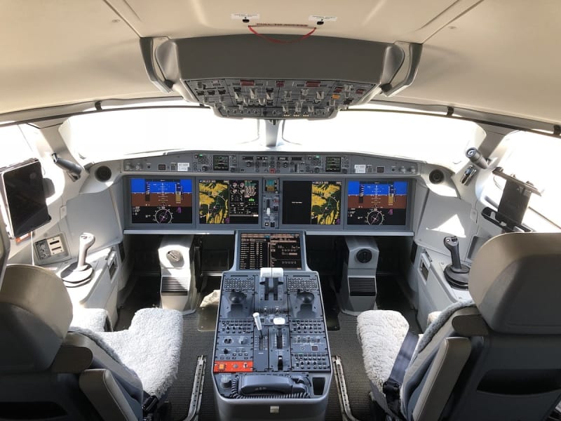 airbus cockpit radio comunnitcaion