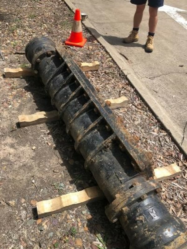 Cast_iron_unknown_fitting_fa5ltd.jpg