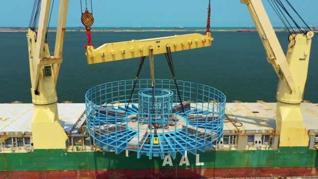AAL-Nanjing-discharging-the-giant-cable-carousel-in-Taiwan_yfdxgy.jpg