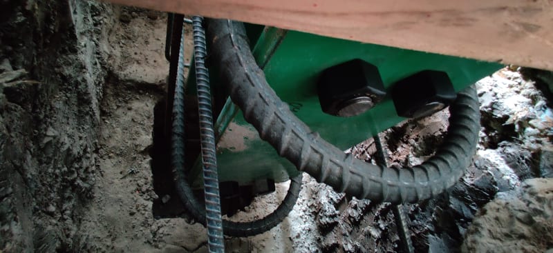 single_pin_u_bars_behind_column_cutdc7.jpg