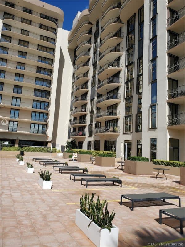 Champlain_Towers_Planters_eh0zvk.jpg