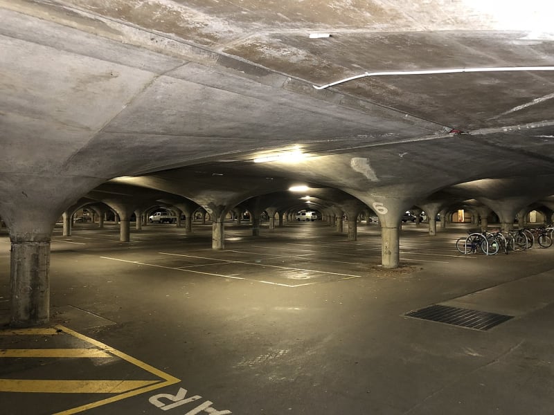 1280px-Melbourne_Uni_underground_carpark_interior_mdnxop.jpg
