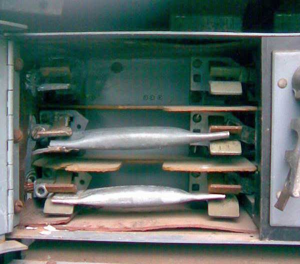Alectrician-06_vuecrp.jpg