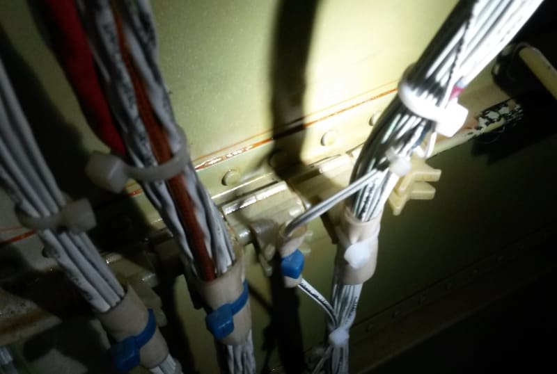 stringer_clip_cable_tie_szqzvu.jpg