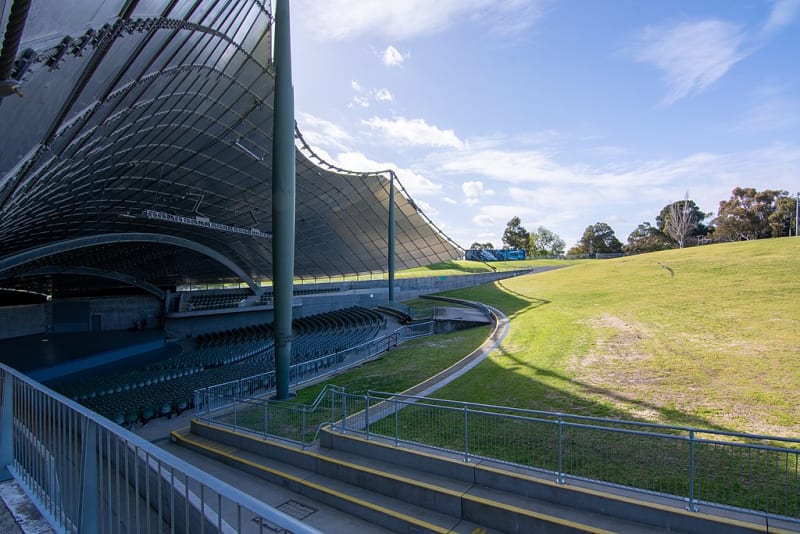 1024px-Sidney_Myer_Music_Bowl_16.09.18_g67eg0.jpg