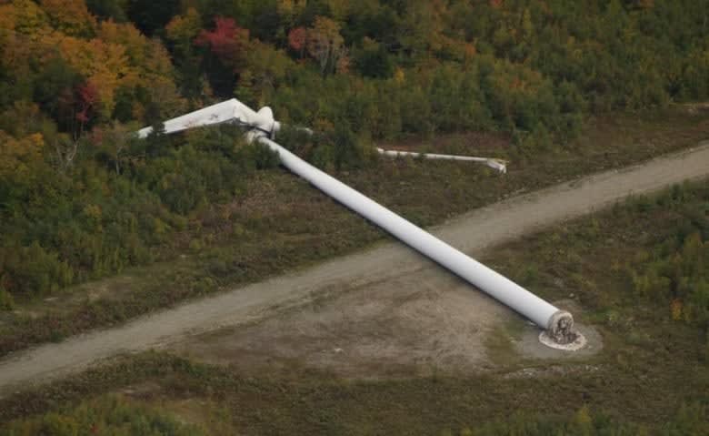 kent-hills-wind-turbine-collaspe_s9uw4o.jpg