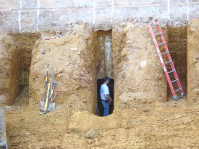 Slotted_UP_Excavation_with_Man_in_Slot_tl9uge.jpg