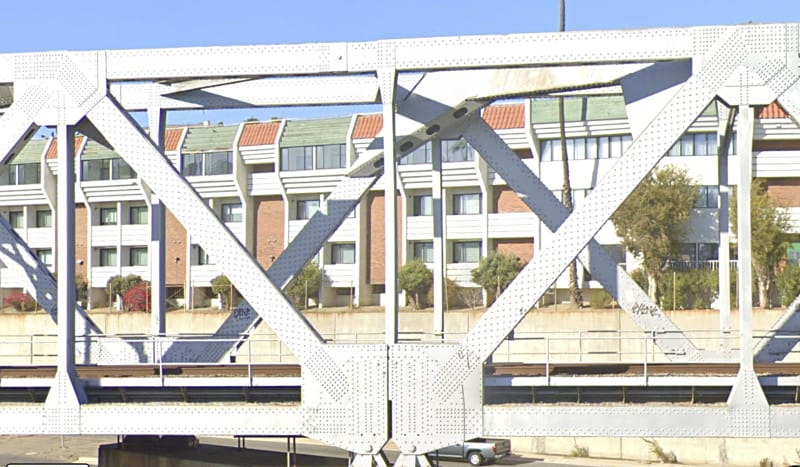 partial_south_side_of_bridge_paq5pv.jpg