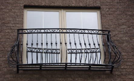 Pot_Belly_Balcony_dujluu.jpg