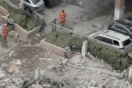 Column_came_though_planter_box_Extream_Tight_Crop_AP_Building_Collapse_Miami_hjoosb.jpg