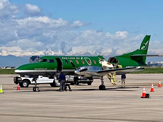 Metroliner_Cirrus_Colorado_Midair_c47swl.jpg