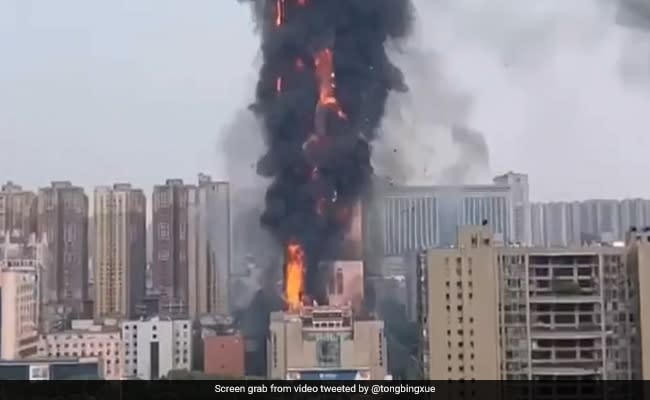 m0hua62_china-skyscraper-fire_625x300_16_September_22_nw3eg5.jpg