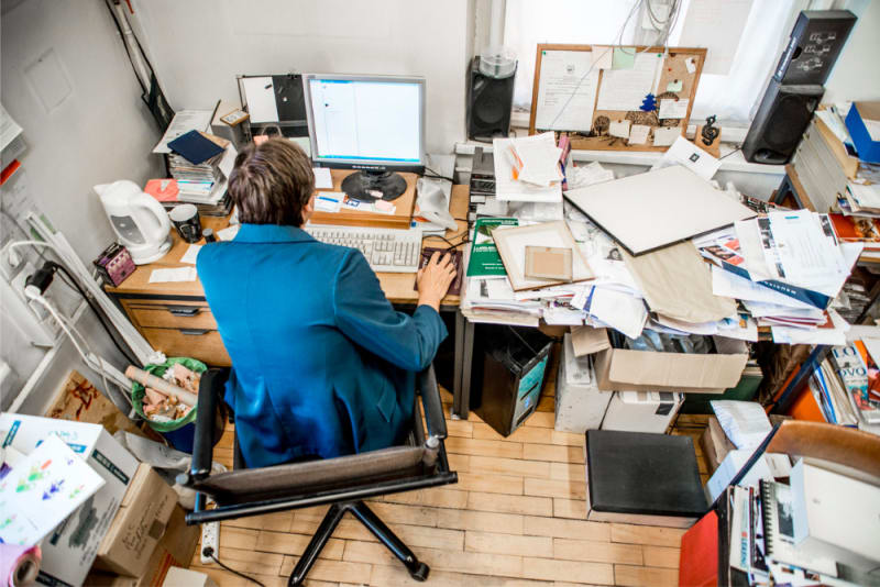 messy-office_udjtlh.jpg
