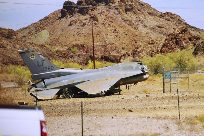 F-16C_90-0760_Crash_Ldg_Pilot_Ejected_txsmow.jpg