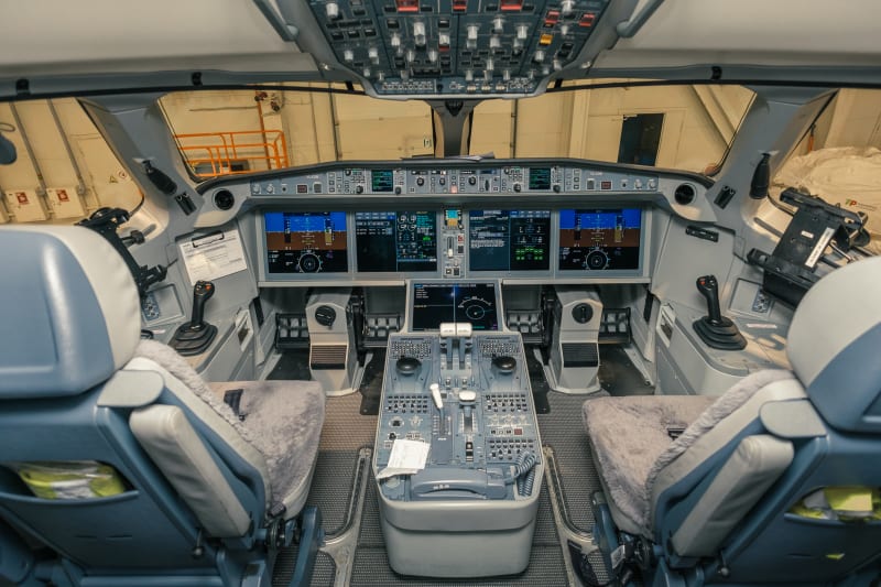 AirBaltic_Bombardier_CS300_mainenance__33221388195_gdekuj.jpg