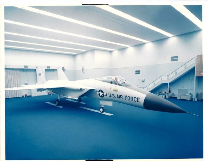 F-15_Mockup_Short_V_Stabs_early_1970s_jffek5.jpg