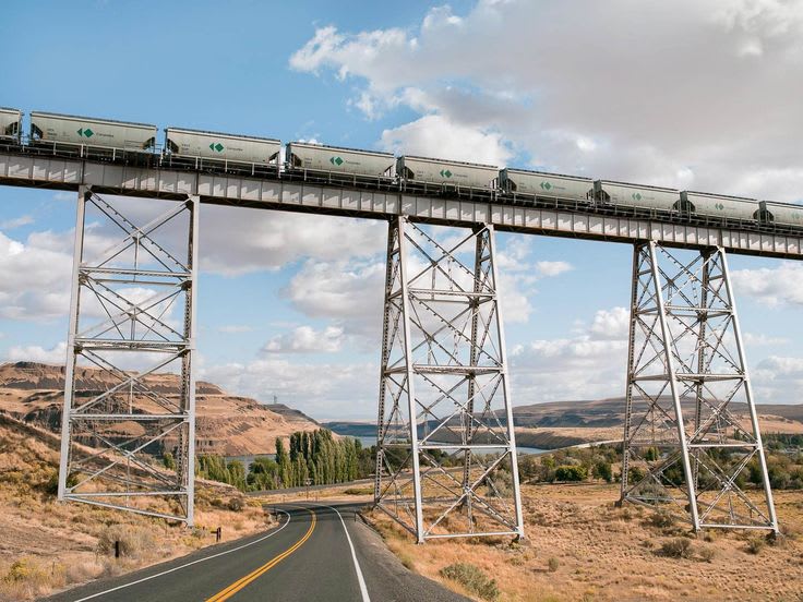 39a20654c9578ef421830bfa425ebe99--bridges-trains_dm6x0x.jpg