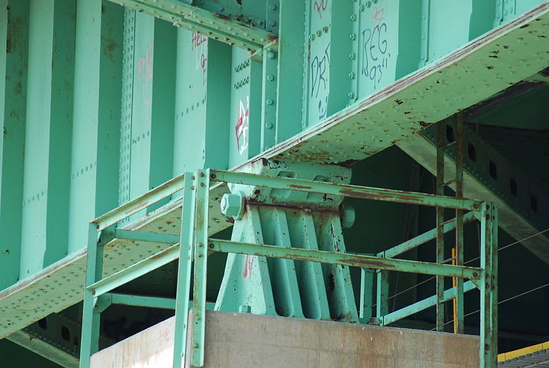 800px-Braga_Bridge_pin_connection_detail_cdrcnb.jpg