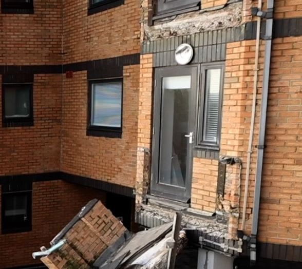balcony_gztbaa.jpg