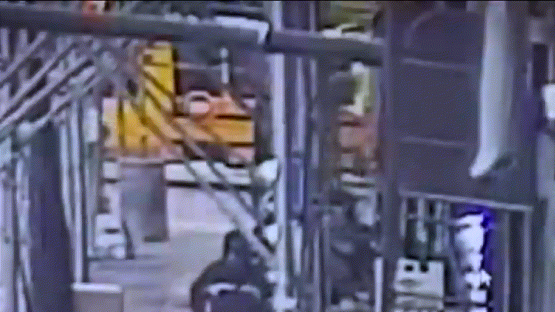 Bronx_Collapse.06_kndiw9.gif