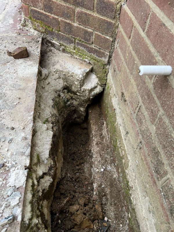 Window_bay_crack_1_ra8jlq.jpg