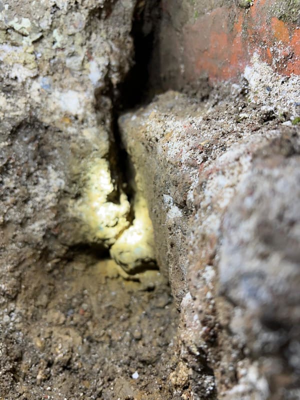 Window_bay_crack_4_unwen1.jpg