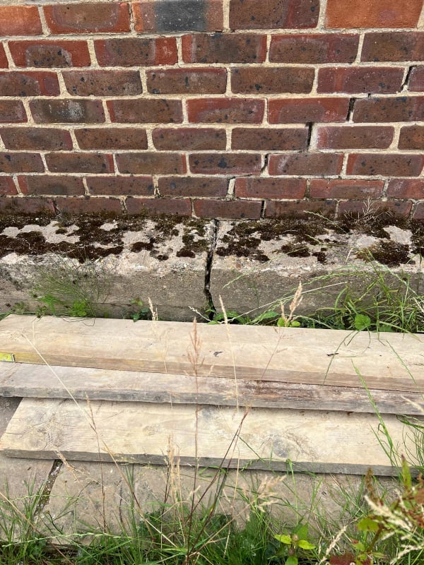 Garden_wall_foundation_iwuq20.jpg