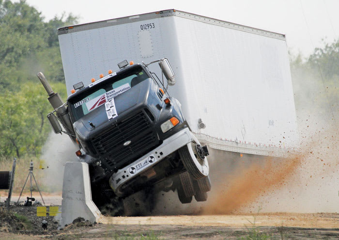v48n4crashtest-18wheeler-lg_ar6mlo.jpg