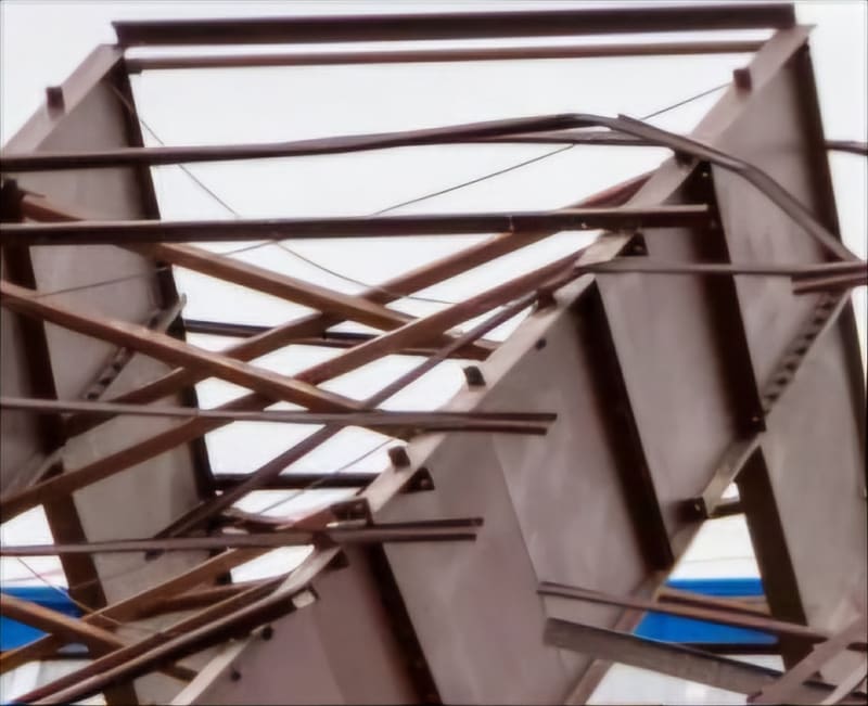 Purlins_and_tie-ins_._urnpublicidap.org2e29b1dbe4b529816517a565152ad336Boise_Building_Collapse_56714_wptfil_fy5pdz.jpg