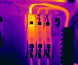 An overheating terminal in an industrial fuse block. By Hotflashhome (Own work) [CC BY-SA 3.0 (http://creativecommons.org/licenses/by-sa/3.0) or GFDL (http://www.gnu.org/copyleft/fdl.html)], via Wikimedia Commons