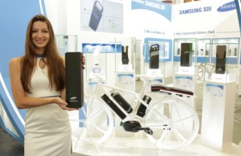 Samsung SDI unveiled an e-bike battery pack that can run for 100 km with a single battery charge at the Eurobike 2015. (Photo: Business Wire)