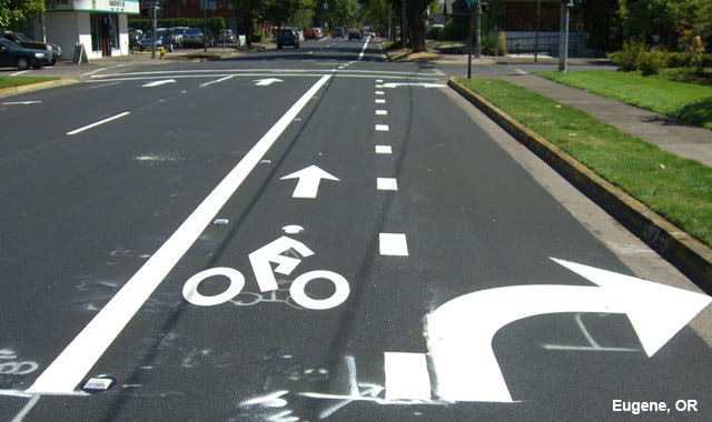 A combined bike and turn lane in Eugene, Oreg. (Image courtesy of NACTO.)