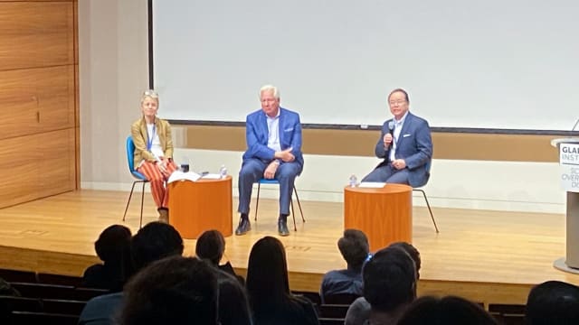 Gladstone senior investigators Dr. Melanie Ott (left), Dr. Warner Greene, (center) and Chief Operating Officer Robert Obana, MBA (right) answering questions from the Gladstone community at a recent town hall. (Image courtesy of Gladstone Institutes)