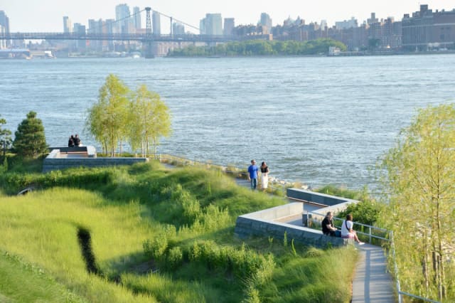 In New York, Arup has helped redevelop 20 acres of post-industrial waterfront on Long Island into Hunters Point South Waterfront Park, where it acts as a storm surge barrier for the largest affordable housing building project in New York City. The park was built with a 100-year-storm elevation, plus an extra seven feet.(Image courtesy of Albert Večerka/Esto.)