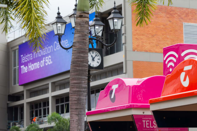 PASSING A 5G MILESTONE. In a July 2018 milestone event on Australia’s Gold Coast, Ericsson, Telstra and Intel successfully completed the first end-to-end 5G non-standalone (NSA) 3GPP data call on a commercial mobile network. The call was the first of its kind over the 3.5GHz spectrum, bringing together the core components from multiple companies required for a real commercial 5G network call.
